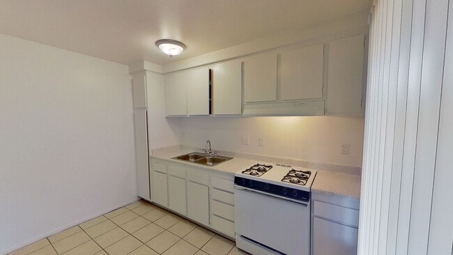 Photo - 583 N Tustin Ave Apartment