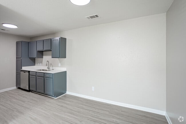 3BR, 2BA - 1,303SF - Dining Room - Park Place Apartments