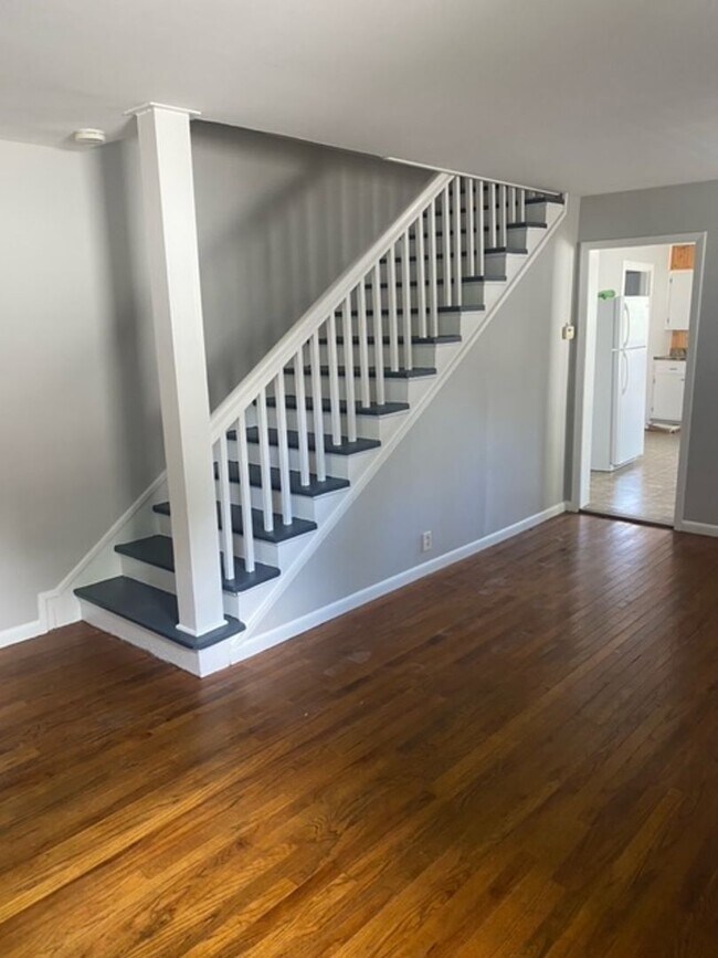 Foto del edificio - Available August!  4/5BR, 2BA Campus and B...