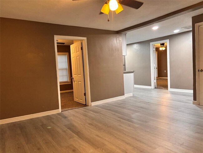 Building Photo - 1106 Elm St
