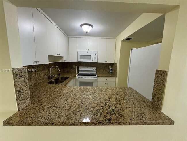 Foto del edificio - 8201 NW 8th St