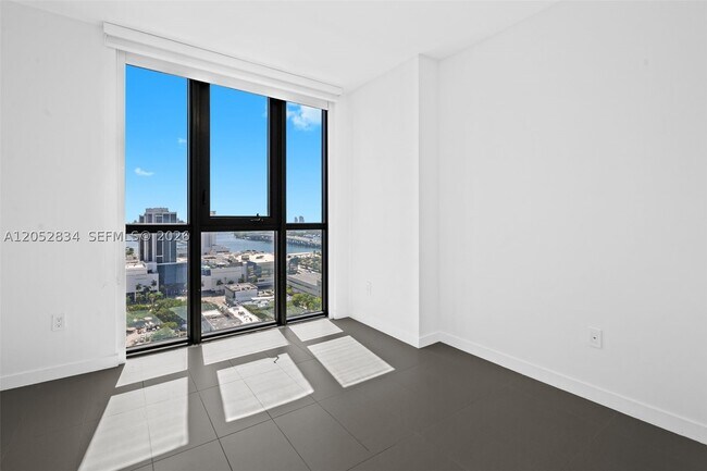 Foto del edificio - 1600 NE 1st Ave