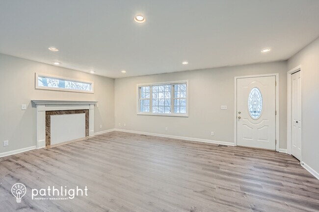 Building Photo - 601 Glenbrook Avenue North, Oakdale, MN, 5...