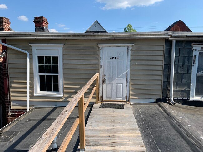Front Entrance - 631 E End Ave