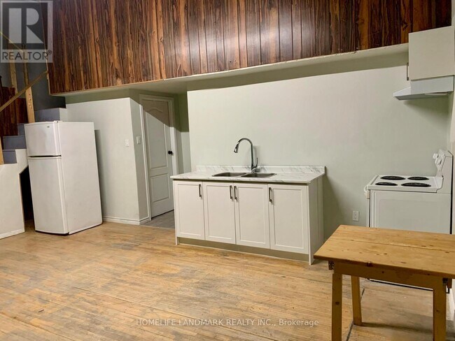 Photo du bâtiment - 450 Spadina Ave.