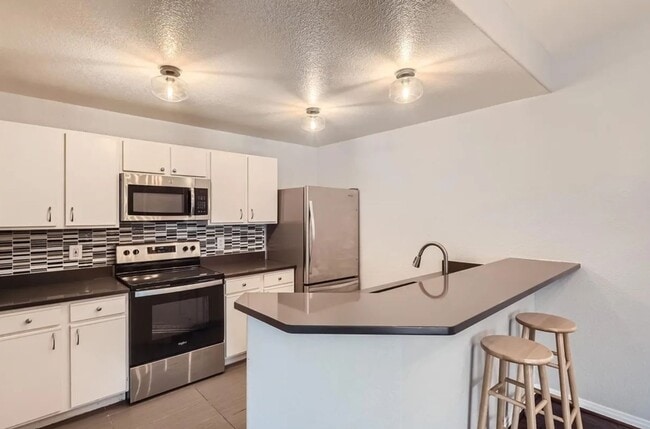 Building Photo - Updated 2 bedroom, 2 bath condo - Available now!