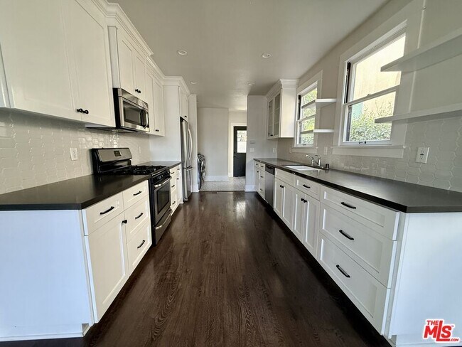 Foto del edificio - 854 Serrano Pl