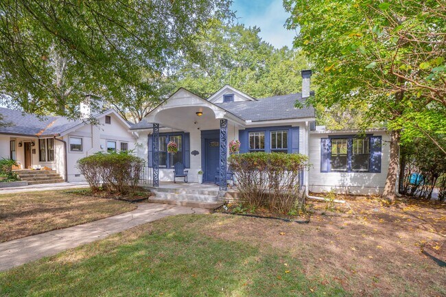 Foto del edificio - Updated Heights Home with 3 Bedrooms