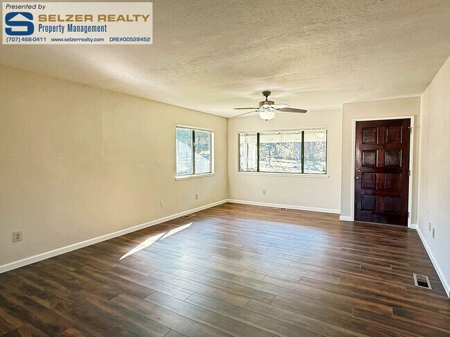 Foto del edificio - Newly renovated! Spacious 4 bd. home in a country setting!