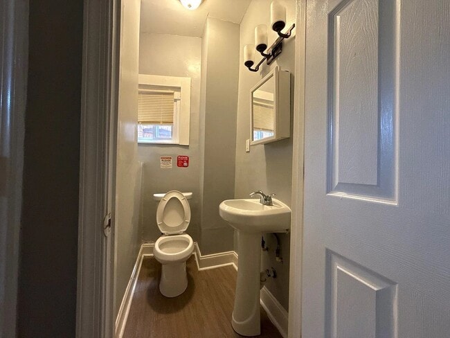 Building Photo - 1625 Appleton St