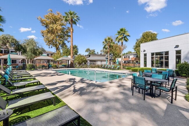 Building Photo - Collins off Colter*