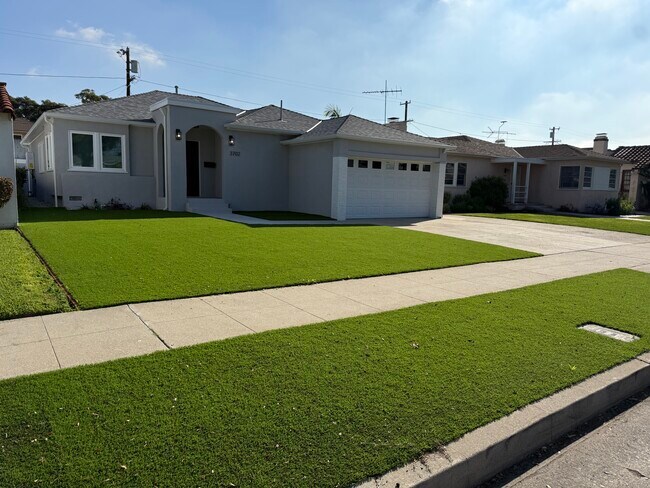 Foto del edificio - 3702 Somerset Dr