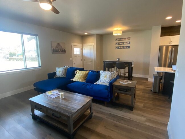 Building Photo - Gorgeous New 3 bedroom Furnished Whitefish Townhouse