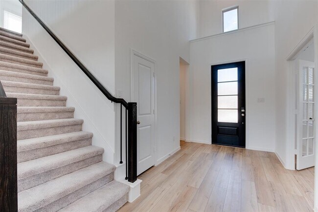 Foto del edificio - 3623 Forest River Dr