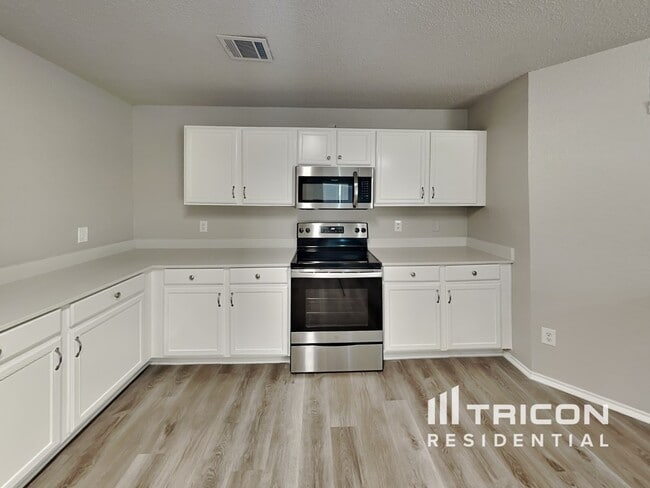 Building Photo - 208 Vivian Dr