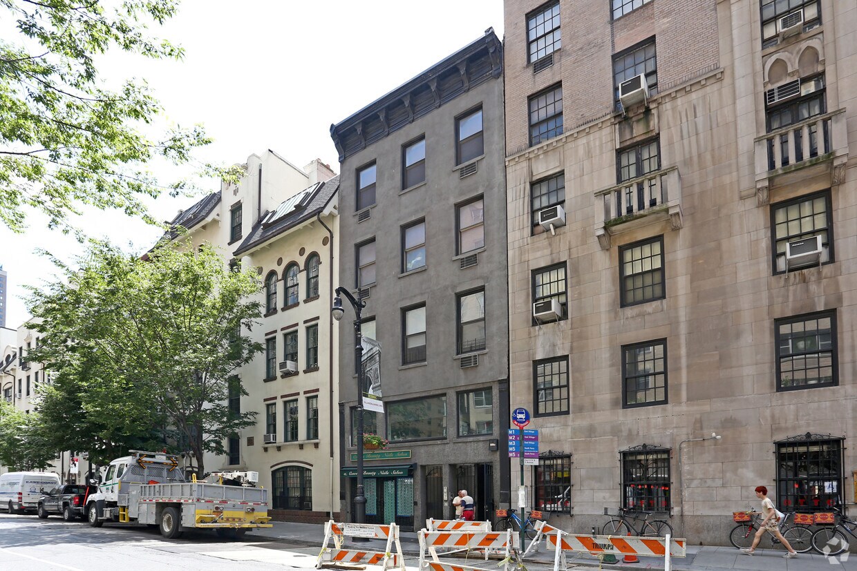 Primary Photo - 4 E 8th St