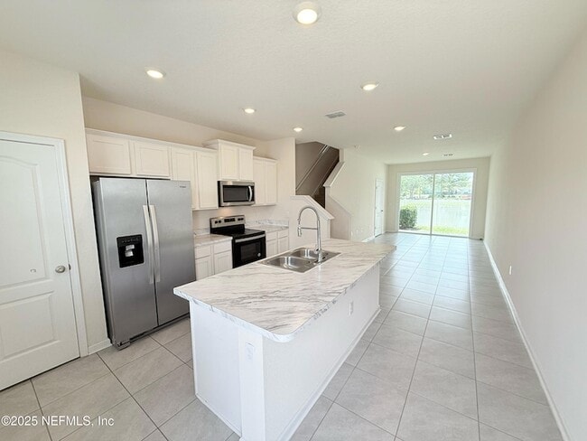 Building Photo - 523 Spanish Oaks Way
