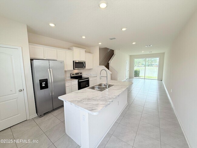 Foto del edificio - 523 Spanish Oaks Way