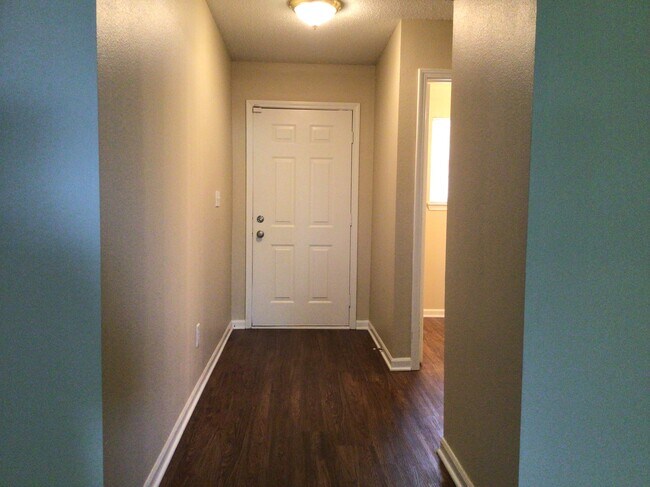 Foto del edificio - 6036 Draycott Dr