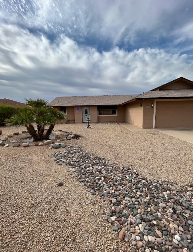 Building Photo - Beautiful Move In Ready Home In Age Restri...
