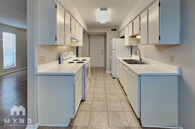 Building Photo - 2300 Berkett Dr