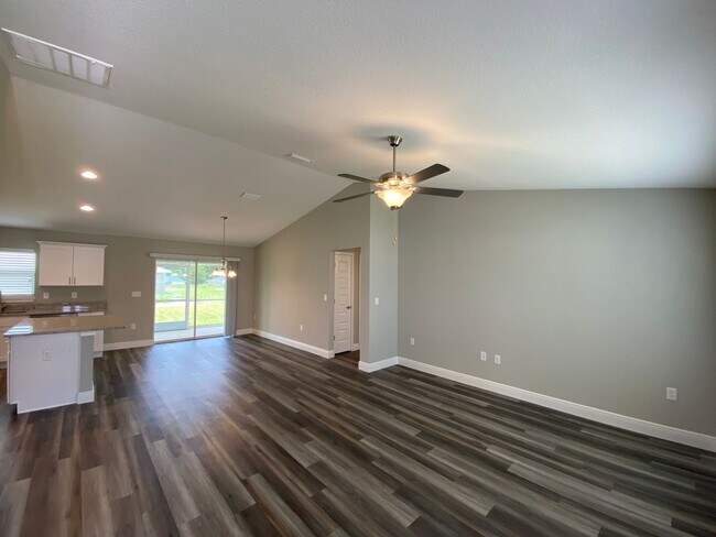 Foto del edificio - 13 Poplar Ln