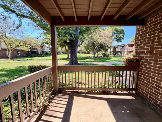 Foto del edificio - 566 Somerset Ln