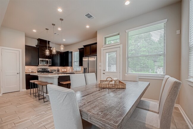 Foto del edificio - 228 N Spotted Fern Dr