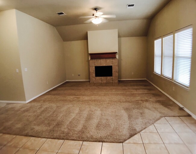 Foto del edificio - Large 3BD 2BA Home with Bonus Room in Yukon!!