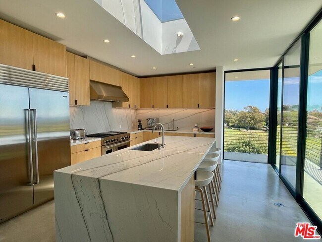 Foto del edificio - 5940 Filaree Heights Rd