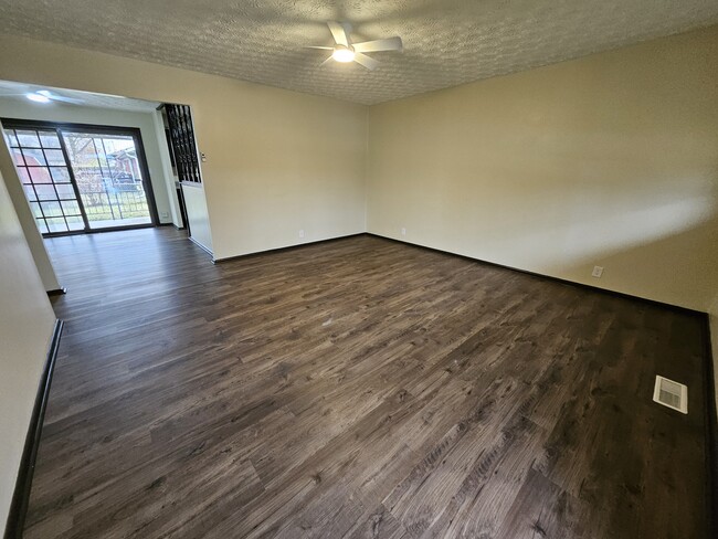 Foto del edificio - 3403 N Hartman Dr