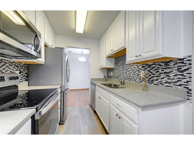Building Photo - 1272 Trailwood S