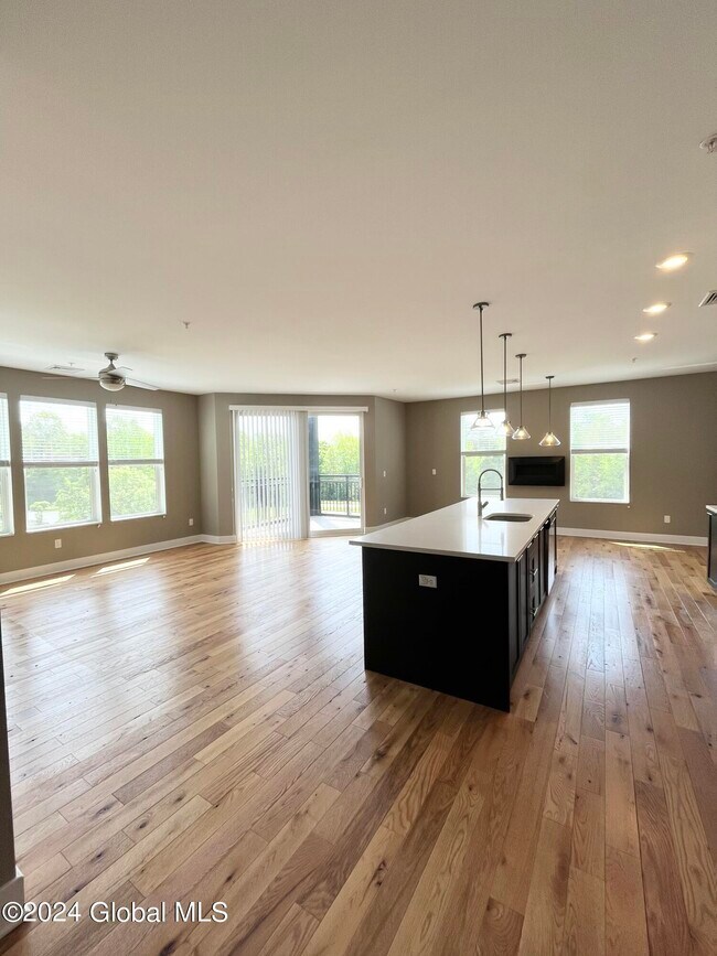 Building Photo - 308 Excelsior Ave
