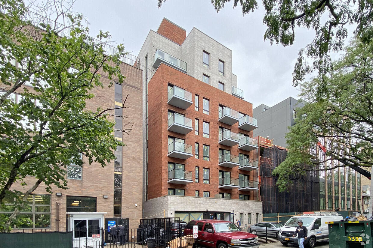 Foto del edificio - Ocean Parkway Apartments