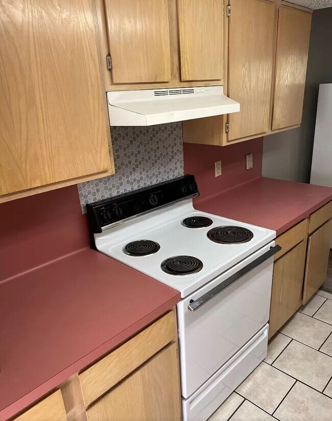 Foto del edificio - 2 Bedroom / 1.5 Bathroom Townhouse w/ Fenc...