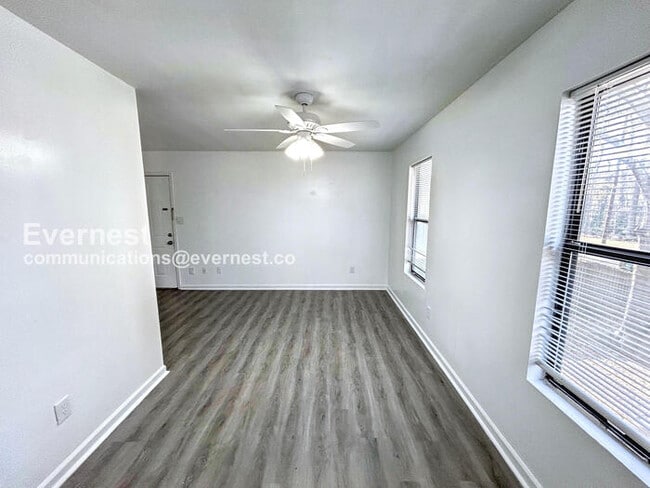 Building Photo - 437 Annie St