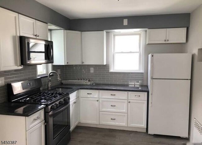 Building Photo - 166 Carmita Ave