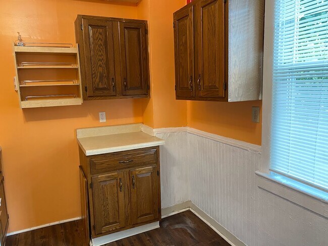 Kitchen - 214 N Harrisburg St