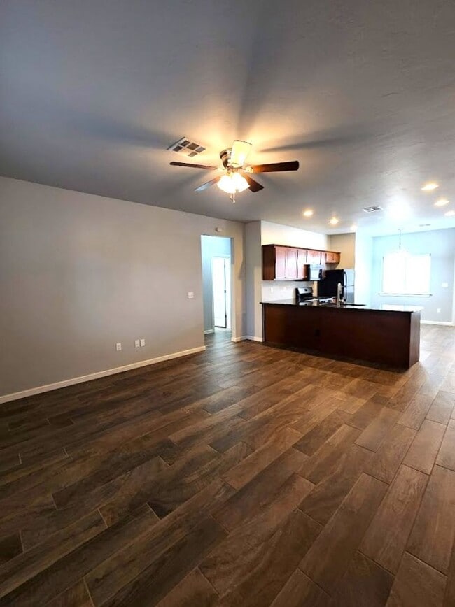 Foto del edificio - Campbell St Duplex