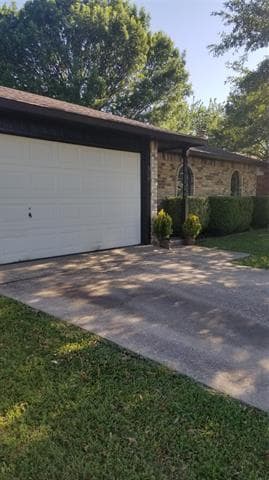Building Photo - 909 Rolling Ridge Dr