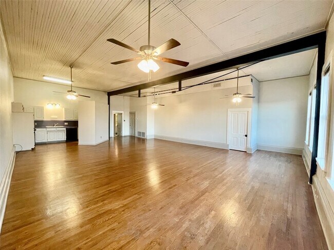 Foto del edificio - 105 W Hickory St