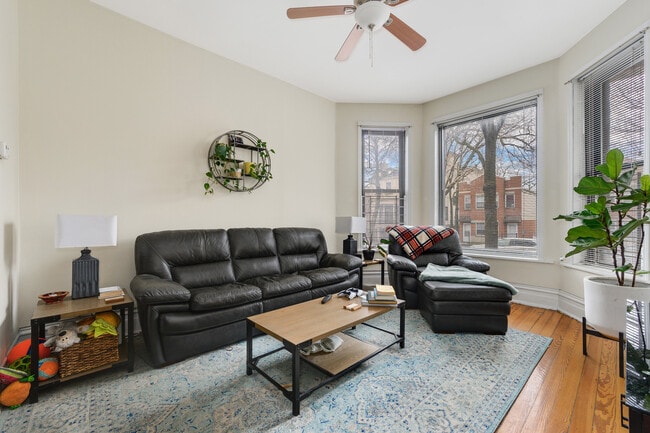 Building Photo - 1657 N Bell Ave