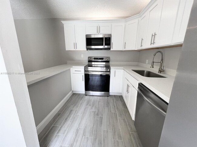Building Photo - 1415 14th Ct