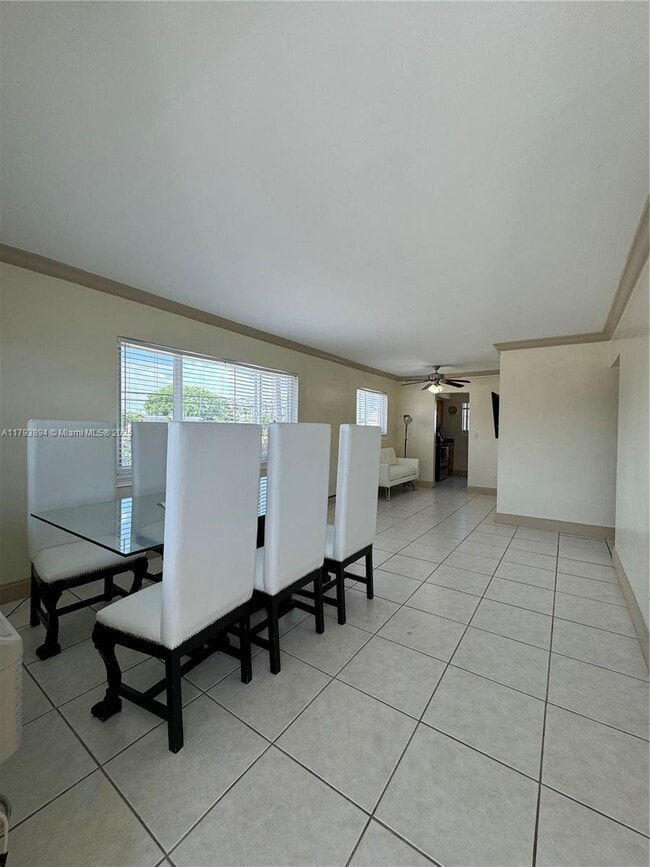 Foto del edificio - 8509 Crespi Blvd