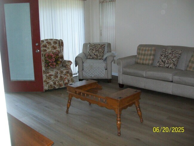 Foto del edificio - 57 Country Walk