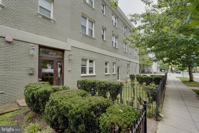 Building Photo - 1352 Longfellow St NW
