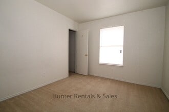Building Photo - 2808 Alma Dr