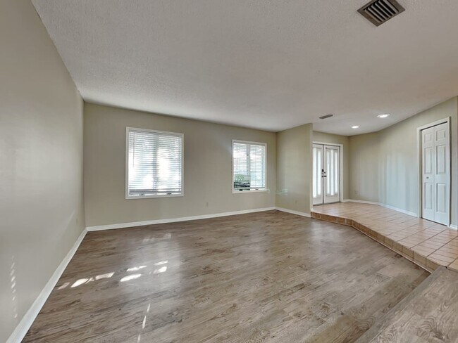 Building Photo - 9305 Pebble Creek Dr
