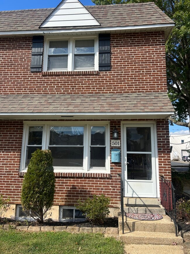 Photo - 501 W Market St House