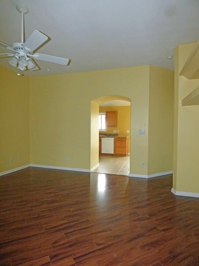 Building Photo - Beautiful 3 BR, 2 Bath Home, All Electric, Vaulted Ceilings, Walk-In Closets, Garage